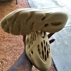 Yeezy FOAM Runner Size 8 New